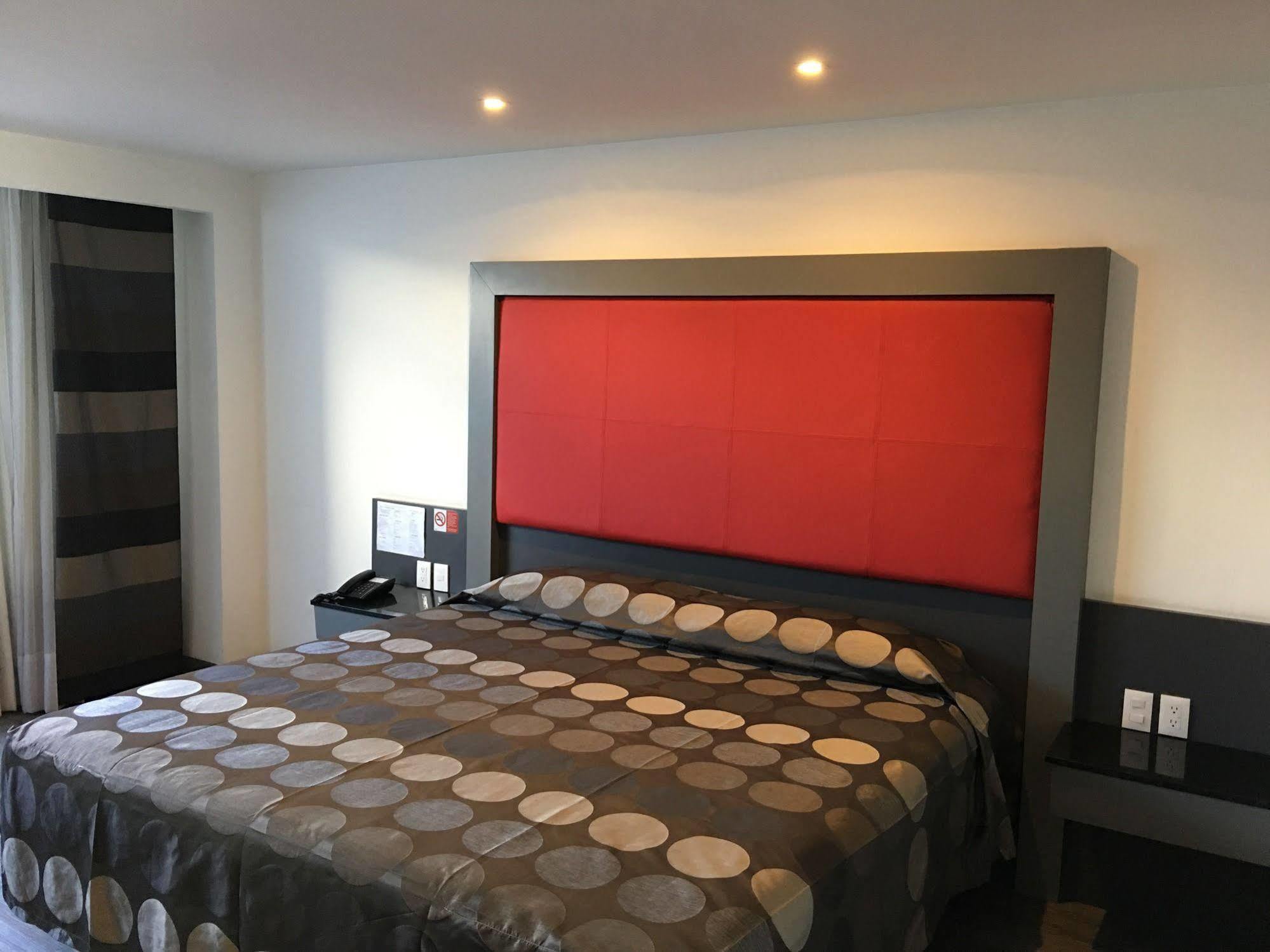 Hotel Atenas Plaza メキシコシティ エクステリア 写真